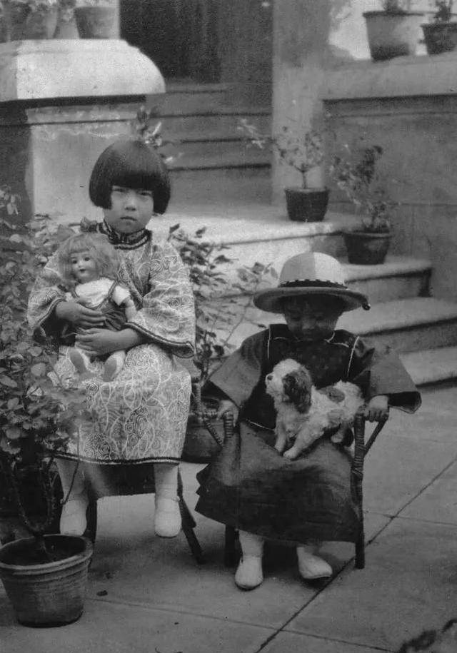 1888年,李鸿章将22岁女儿嫁给罪臣,不曾想二代后人家喻户晓_张佩纶