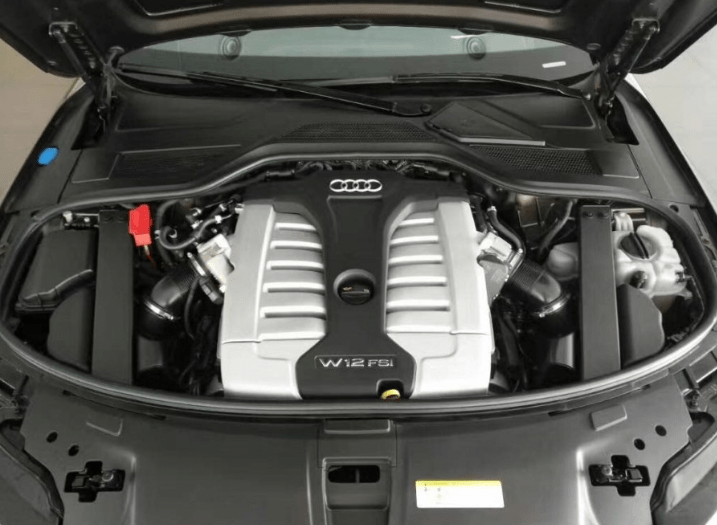 二百多万的奥迪a8和七八十万的a8有何区别,一打开发动机舱明白了