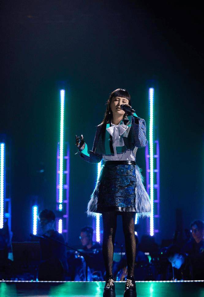 魏如萱内地首档综艺节目《声生不息》开唱你你你就像走在cd上_音乐