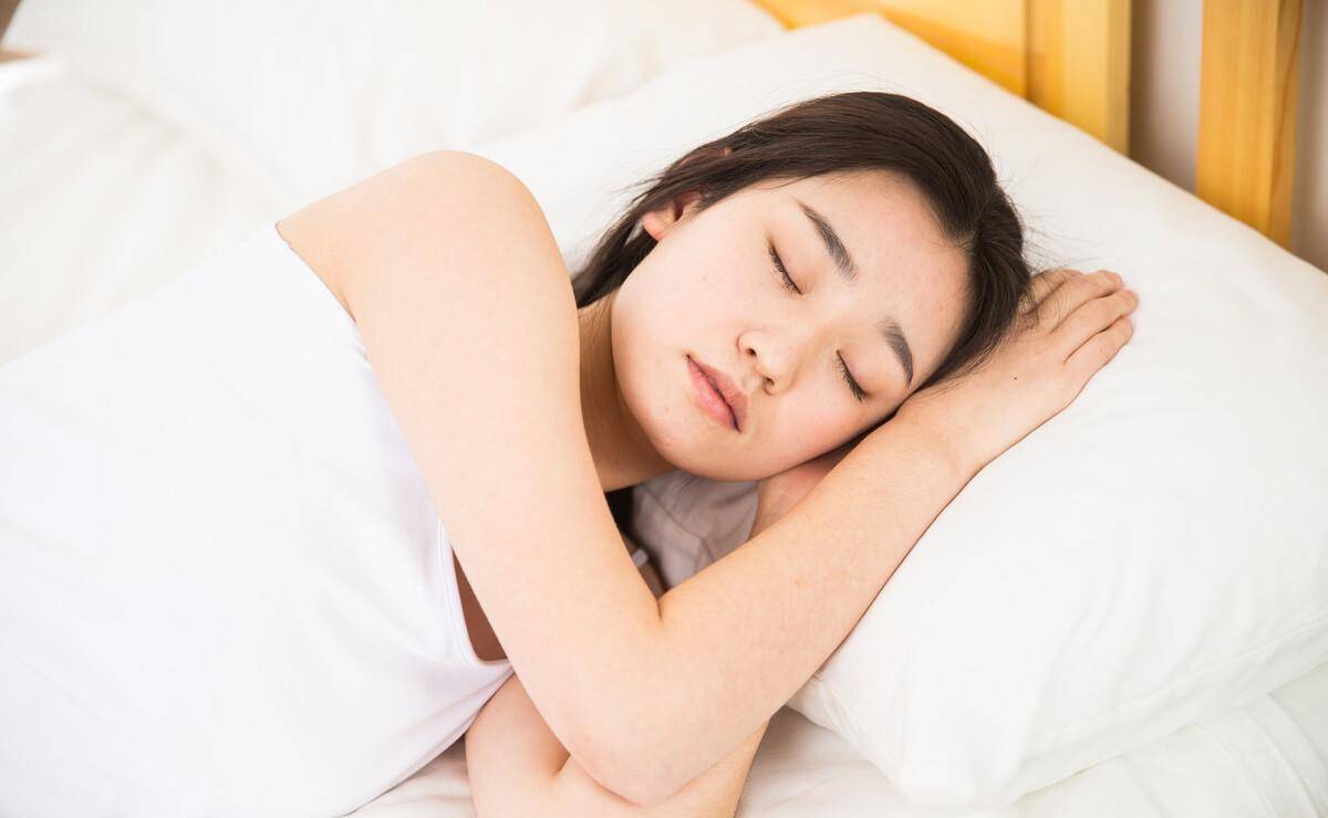 揭开迷雾！睡眠健康真相：8小时睡眠论可能是错的（8小时睡眠论,害了我们多少年）