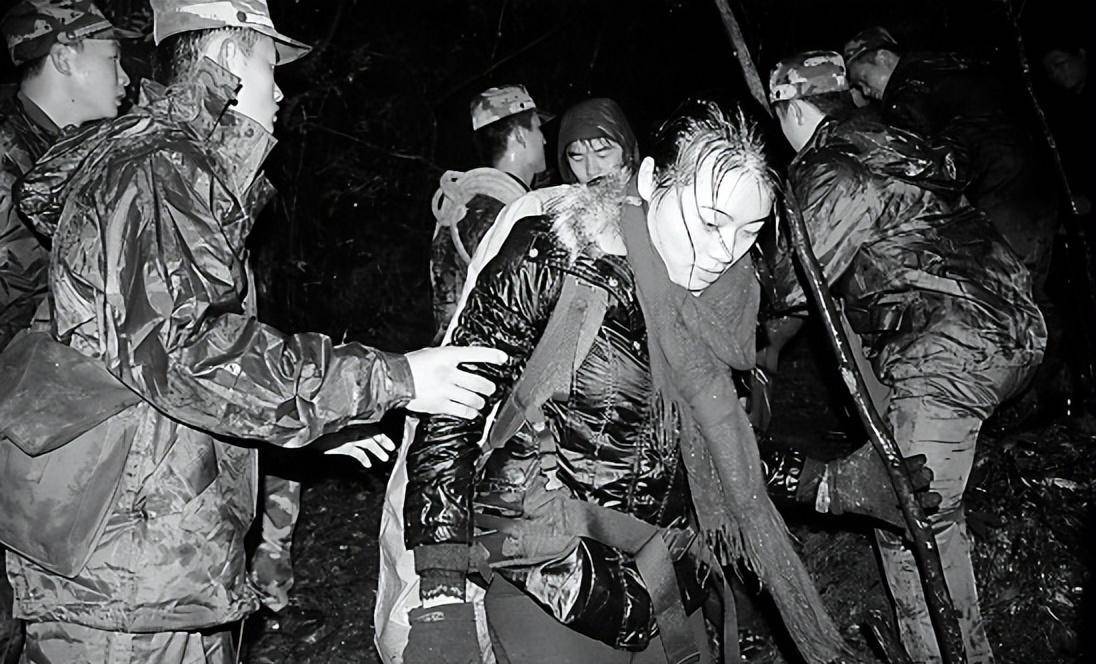 张海宁便在前面为大家引路,甚至还贴心安慰那些人.