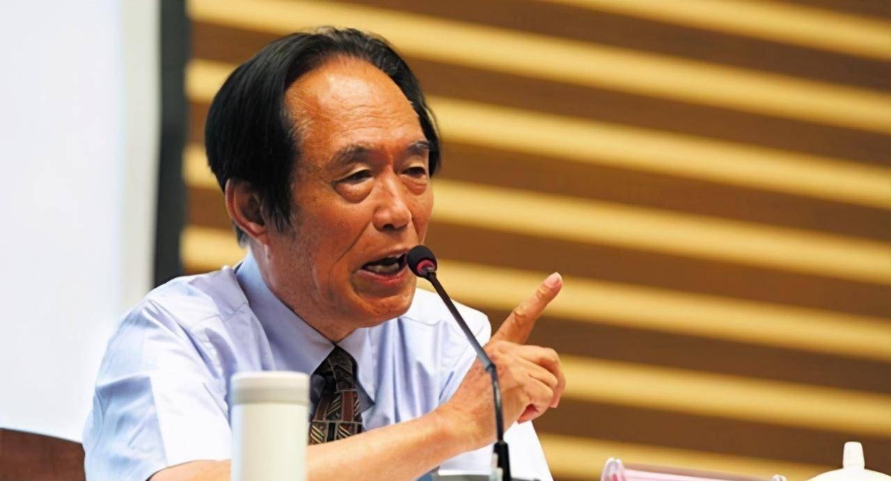 阎崇年凭《清十二帝疑案》一炮而红,为何最后遭讽"满清走狗"?