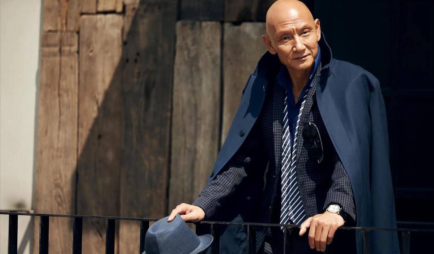 演员杜玉明年轻时曾是帅哥,因掉光头发自卑,妻子女儿都是美女_坏人