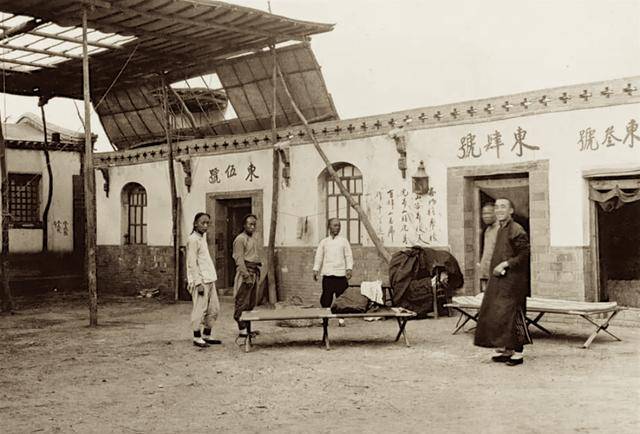 东北人宁舍一顿饭，也要看的“二人转”，是一门怎样的艺术？