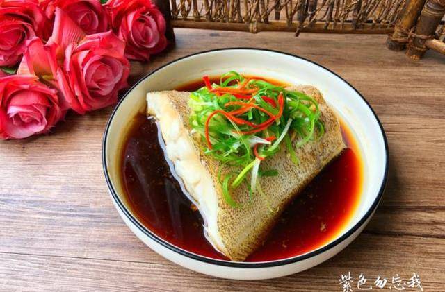 今天给大家分享一道非常美味的清蒸鸦片鱼,肉质鲜嫩又营养,做法超级