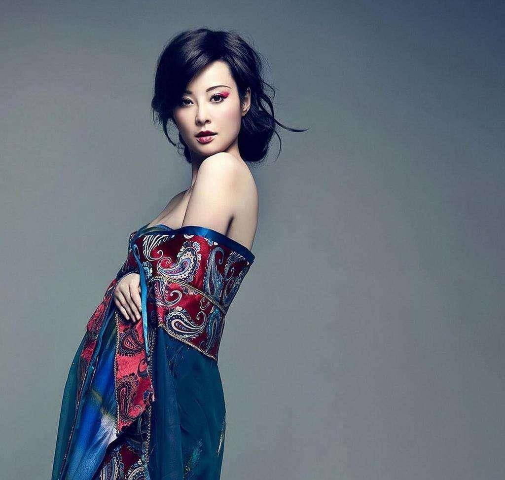 袁立宣布结婚,对方长相一言难尽,袁立的古装剧让人惊艳,让人过目不忘!