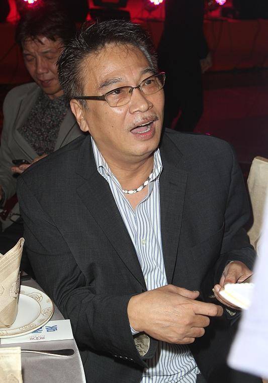 吴孟达谈周星驰拍戏,确实有天赋,片场拍戏他感动过很多人_港币_因为