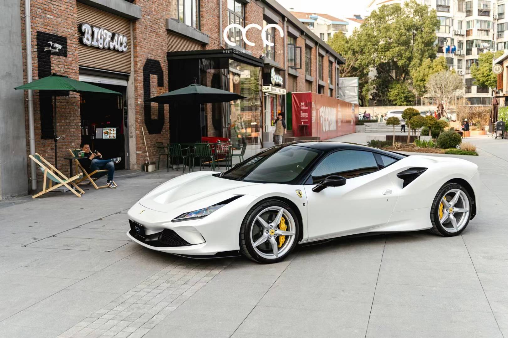 法拉利f8漫彩改色膜陶瓷白,干干净净的改色