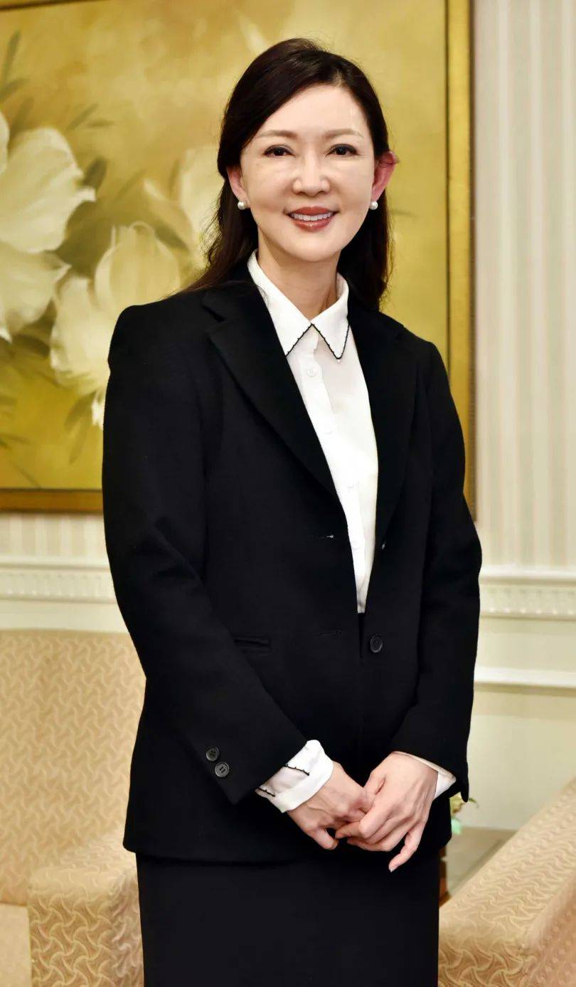 王瑞瑜近照李宝珠的三女儿王瑞慧,是长庚集团董事长.