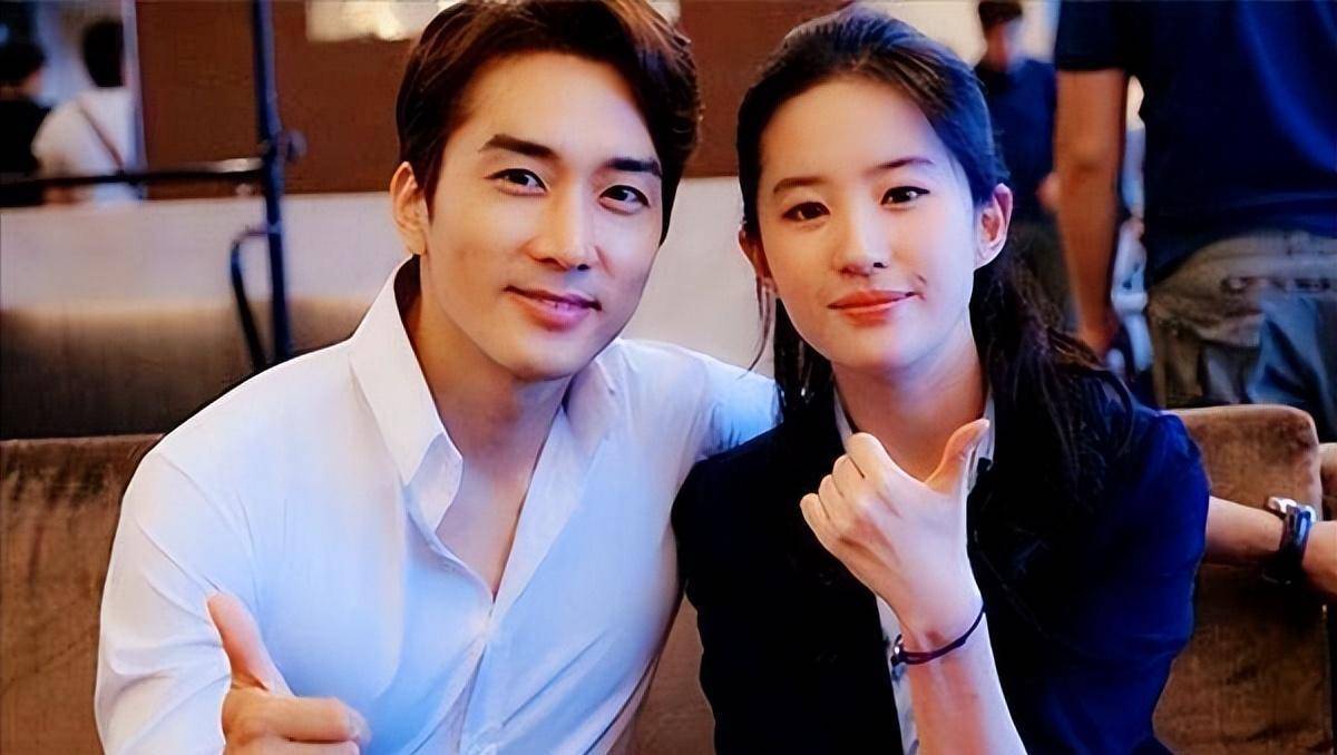 刘亦菲前男友最新照大变样,脸扬成馒头撞郭冬临脸,还有点秃头_宋承宪