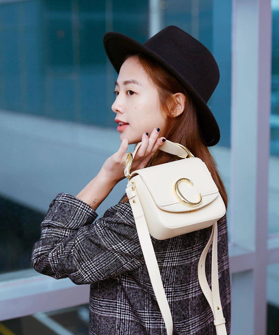 鬼鬼吴映洁可爱来袭,活泼可爱的俏皮少女,减龄穿搭圈粉无数!