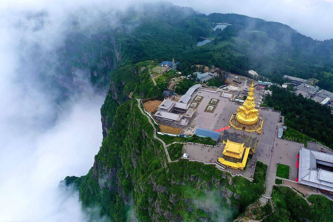 到了峨眉山不上山能干什么,有多少人认真游览过这三座寺庙?