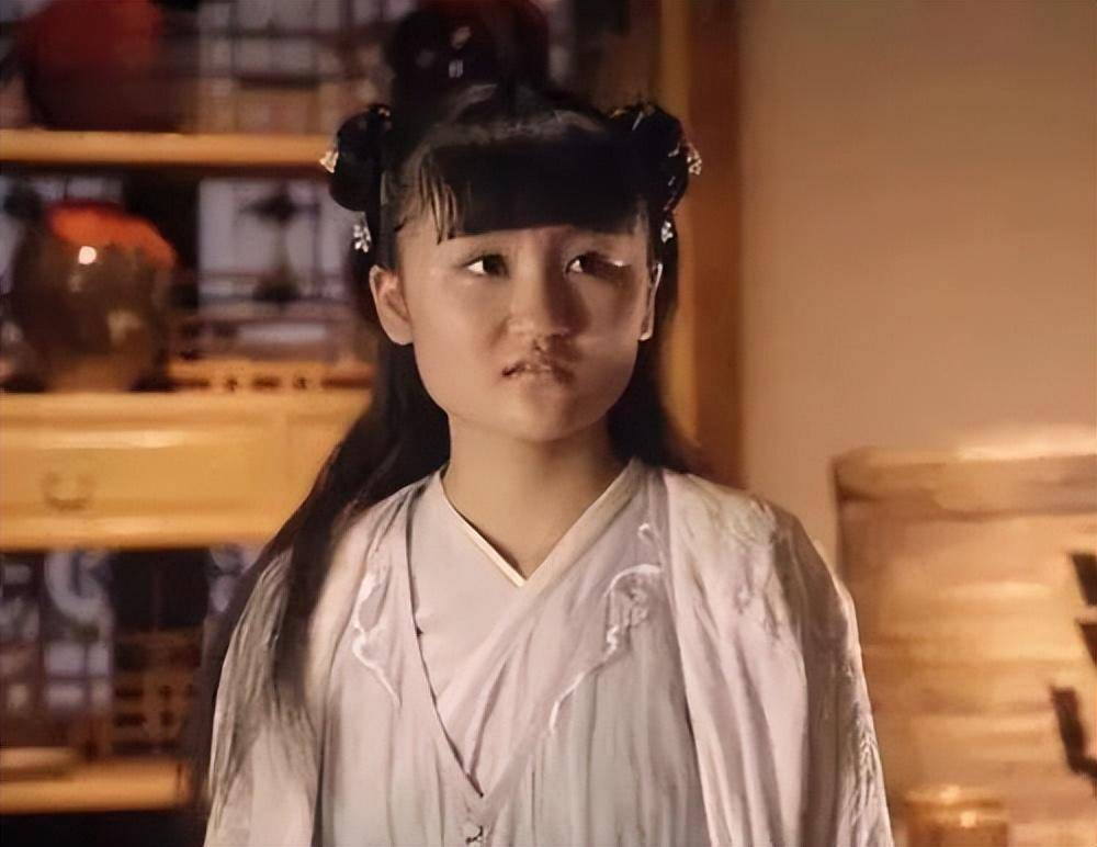 上春晚,却因长相被骂退圈出国,如今出落成了大美女_陆子艺_经历_外貌