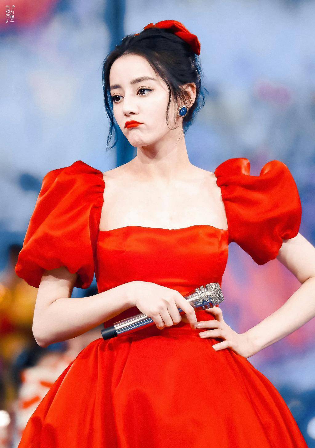 完美驾驭红裙的迪丽热巴,让美艳多了温度_风格_时代_可以在