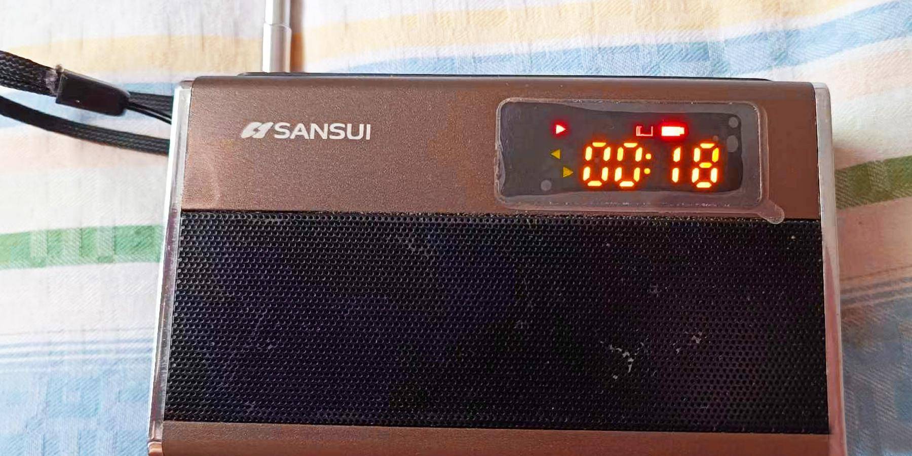 自带大电池大扬声器,这台山水智能收音机,外放听广播声音更洪亮_外壳