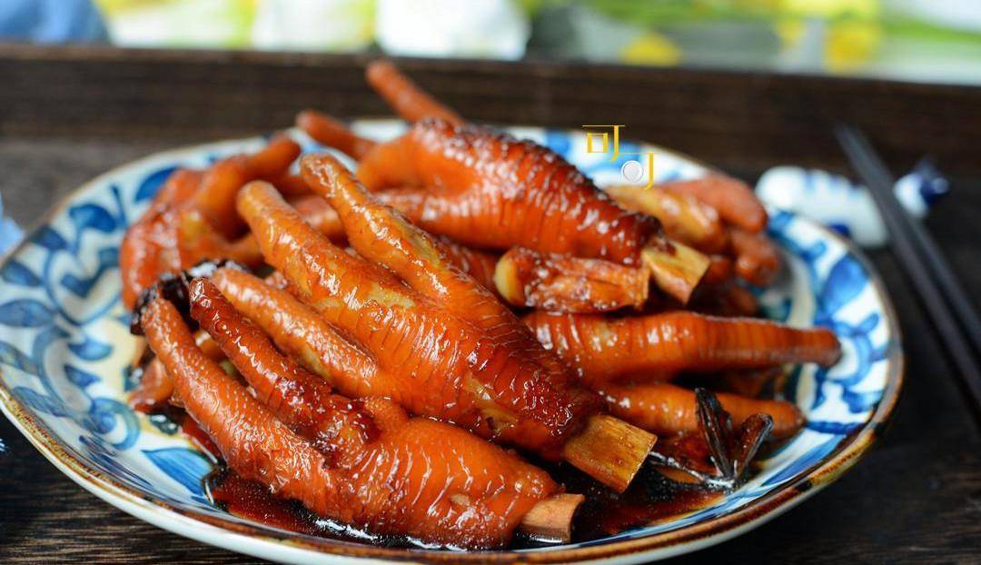 在家休息,不知道吃什么,试试这不放水的红烧鸡爪,香辣q弹软糯_辣椒