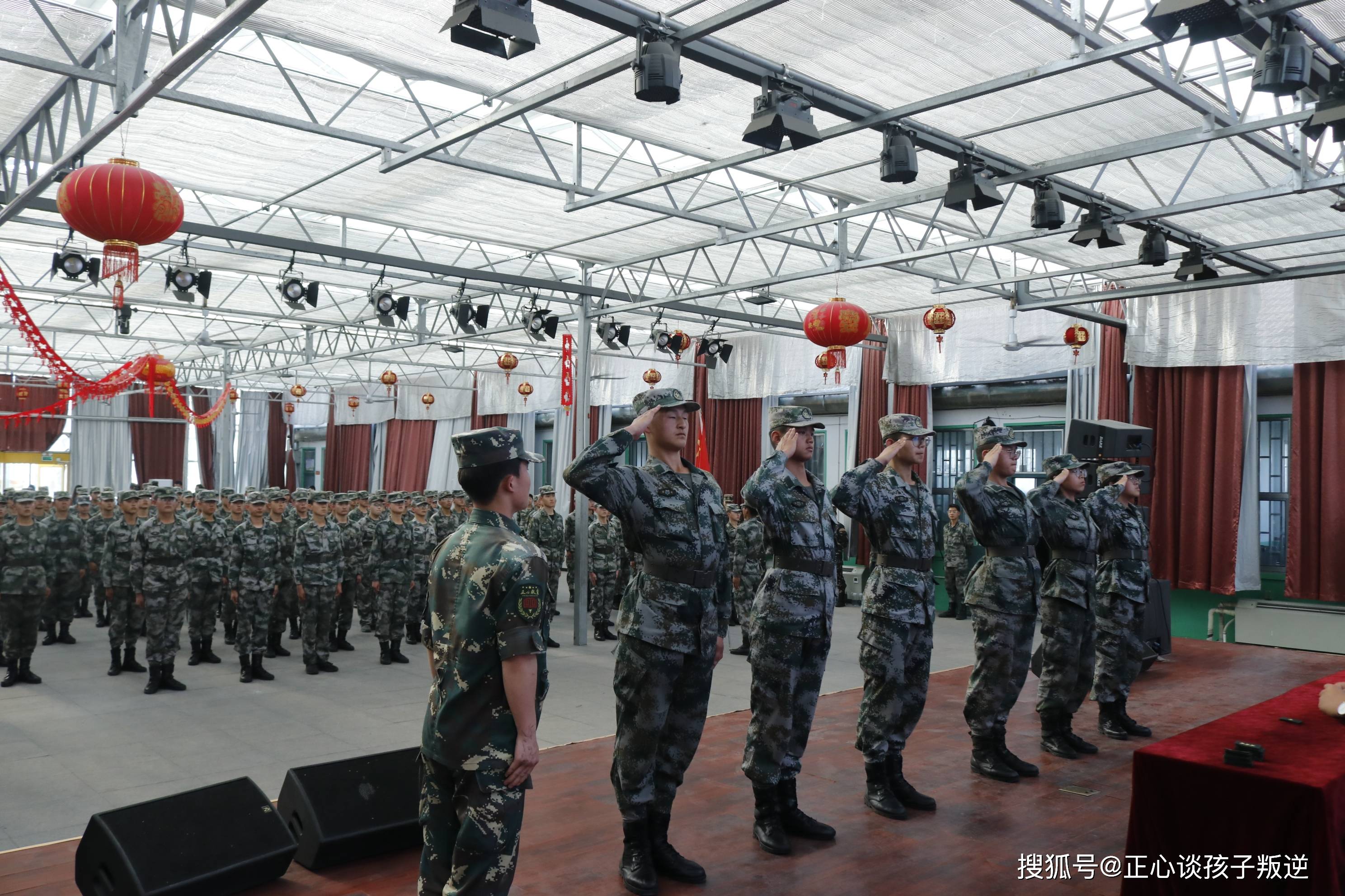 男孩处于叛逆期 应该怎么对待？叛逆期家长要这样做！