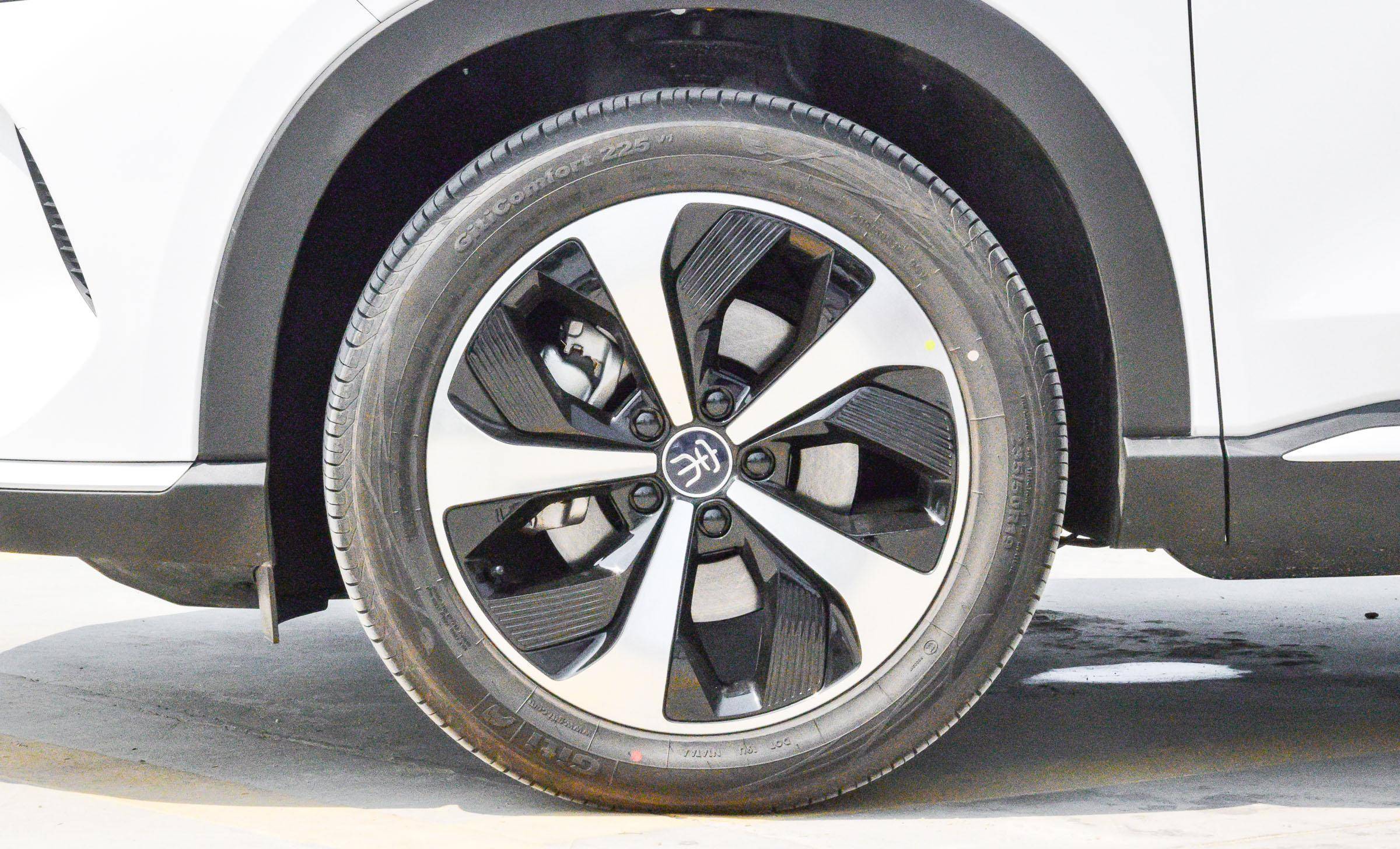 我的原车轮胎是235/50 r19佳通的,这款轮胎在车友群中其实诟病挺大的