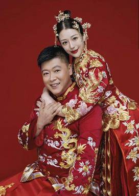 赵本山36岁徒弟谢永强晒近况,私下娶95后娇妻,住农村