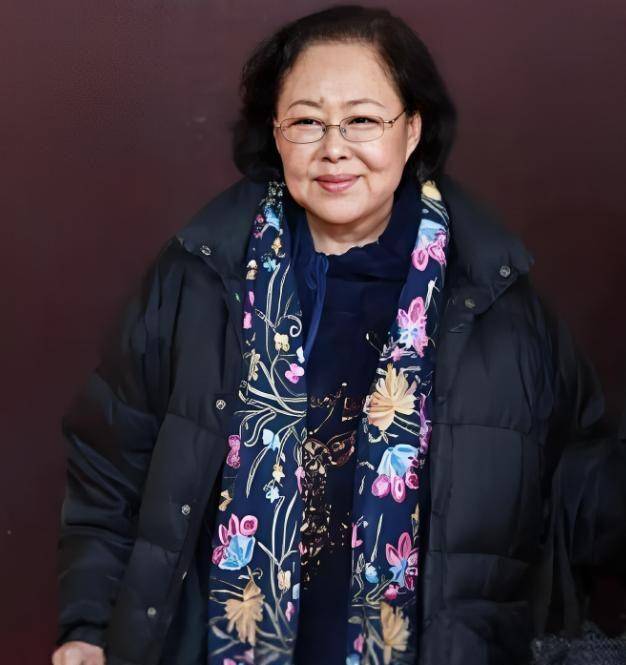 斯琴高娃生不出儿子,丈夫怒道:娶你何用?