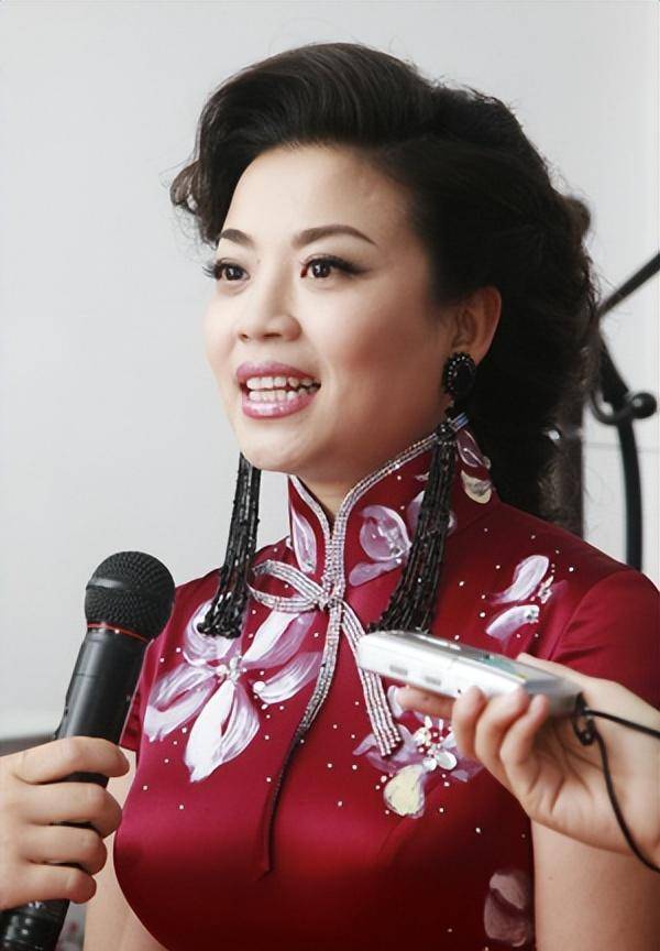 张也:与初恋分手后,和男闺蜜相伴21年,现今54岁仍单身无子女_金铁霖