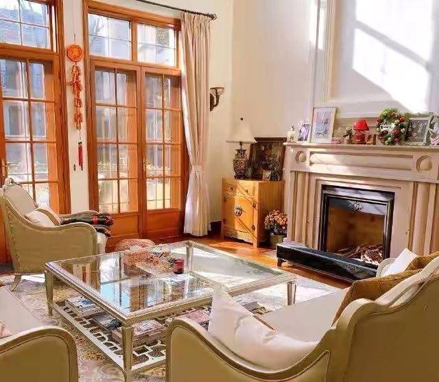 伊能静晒上海新家,客厅豪华似酒店,曾为装修买入900件快递_院子_照片