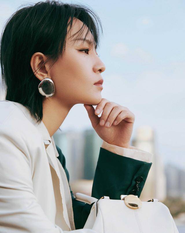 周笔畅出道16年,有三段"感情",只有和他的感情得到周妈认可_超女_女孩