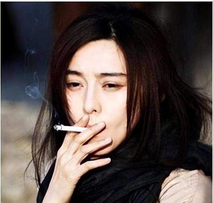 抽烟的女星图片
