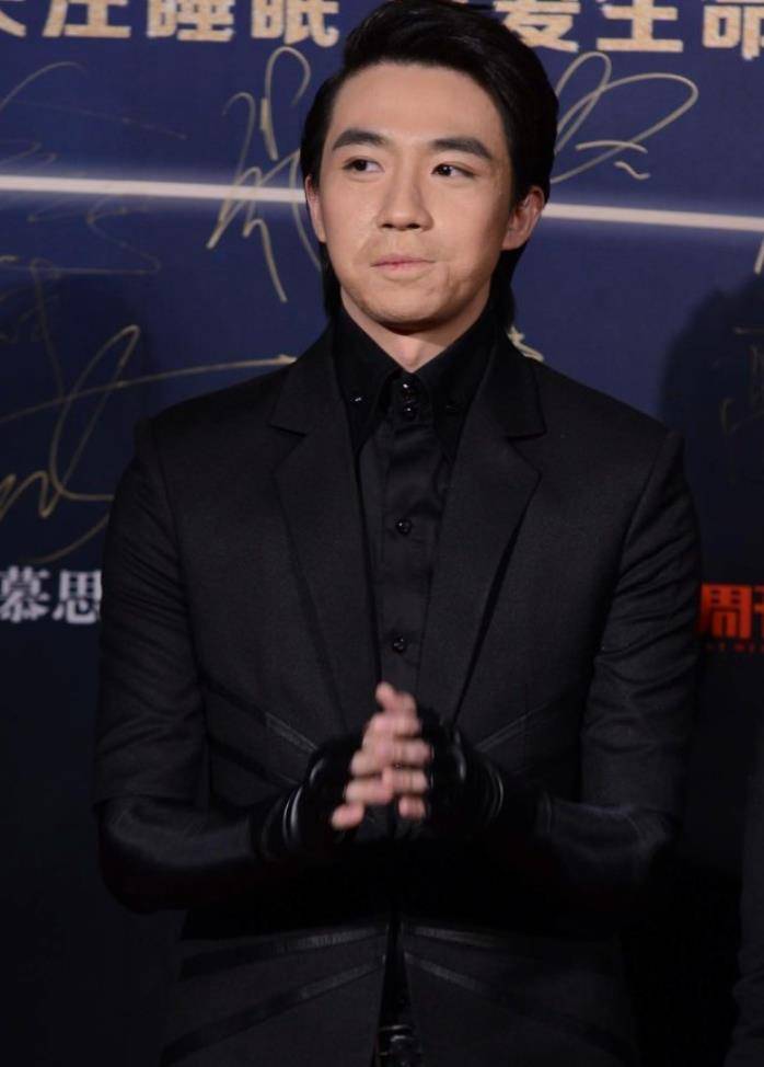 俞灏明用了12年才忘记伤疤,重新开始,他做到了,而且做得很好_父亲