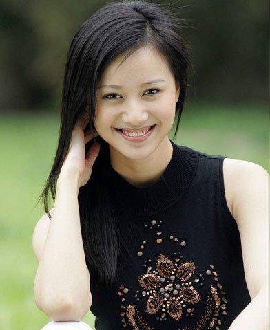 杨荣对于自己的女人倪虹洁这样的温柔体贴感到很满意,当杨荣出去出差