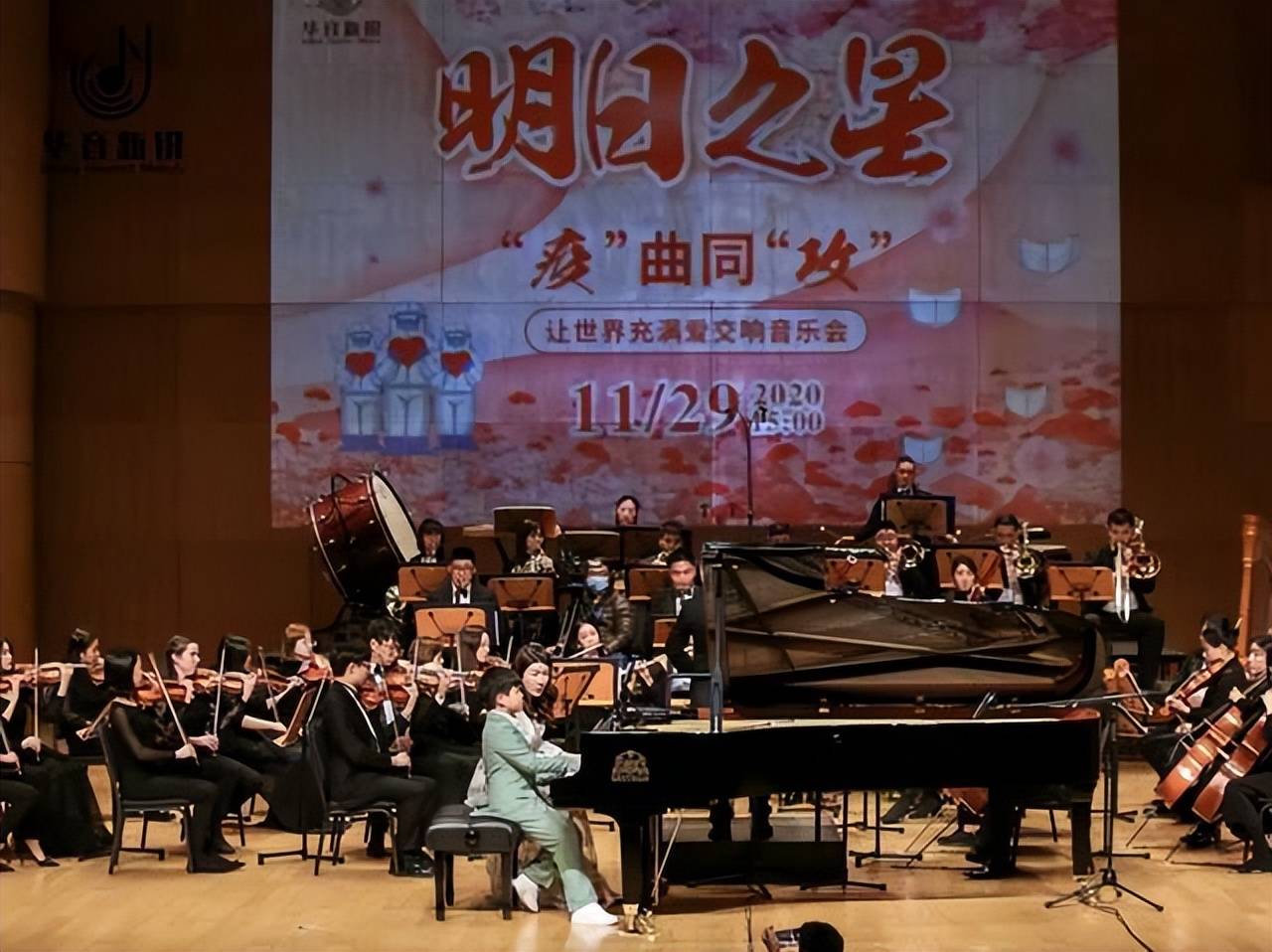 孙莉陪小女儿钢琴演出被偶遇 妹妹获专业乐团伴奏 气质出众像黄磊