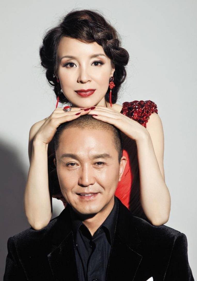吴刚:与岳秀清恩爱30余年,儿子也是演员,如今一家三口幸福甜蜜_差距