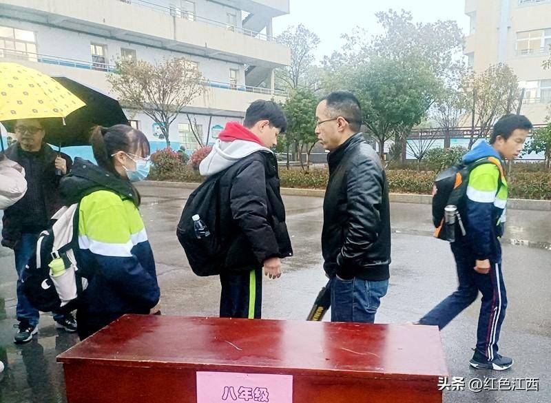 「校园管理」瑞昌市第四中学开展学生手机清缴活动_检查_进行_方式