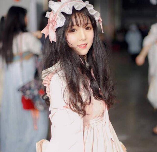 若说大多数洛丽塔服饰所呈现的都是公主般的气场,那么《天国少女》就