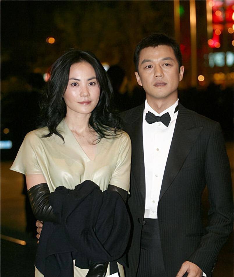 王菲和谢霆锋兜兜转转,哥哥王弋年过半百还未婚,他在追求什么?