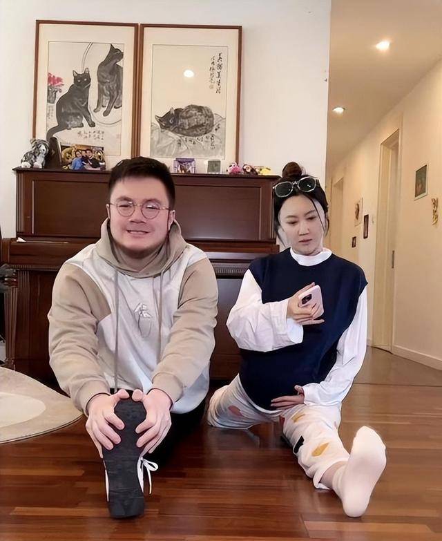 因为在孩子怀孕期间,王博谷都没有好好休息,经常和巴图一起工作到