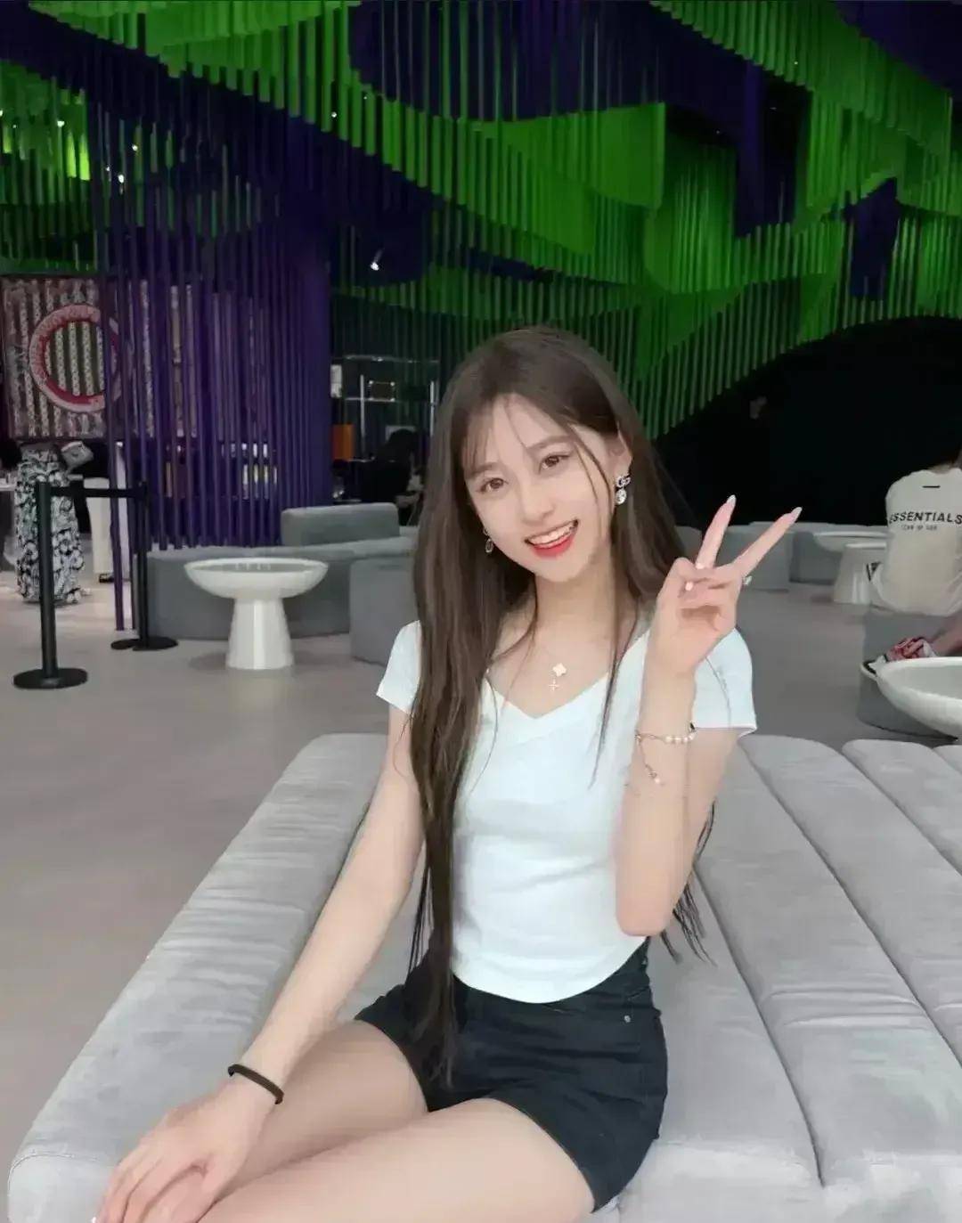 楚楚动人,靓丽的美女合集_姐姐_身材_漂亮