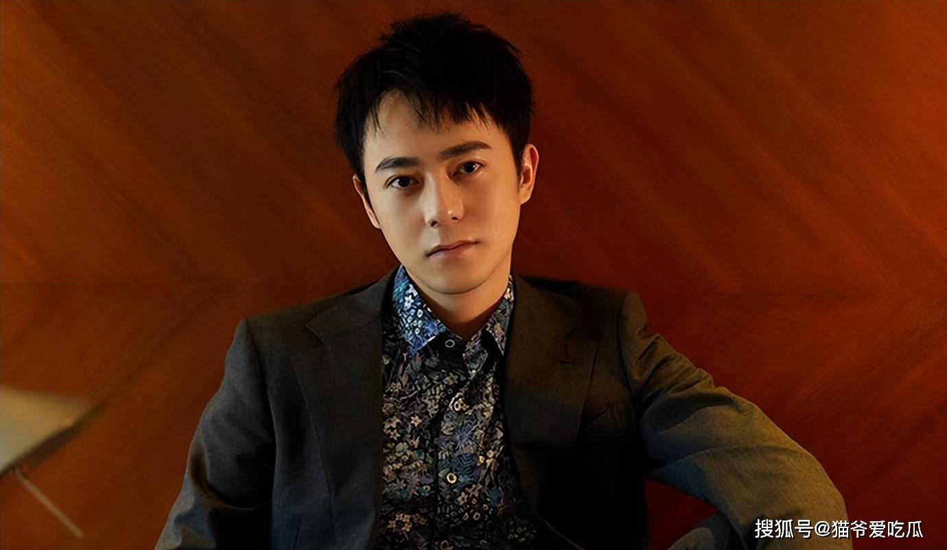 而从曲哲明个人资料看到:他是2010年在校期间,因参演了一部名叫《老马