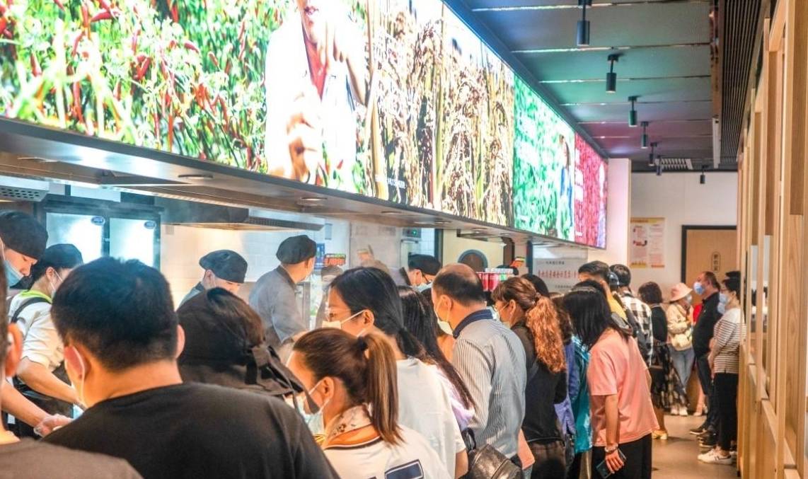 原创
            老乡鸡才是最凡尔赛的快餐品牌，2020新开978家店还说打脸