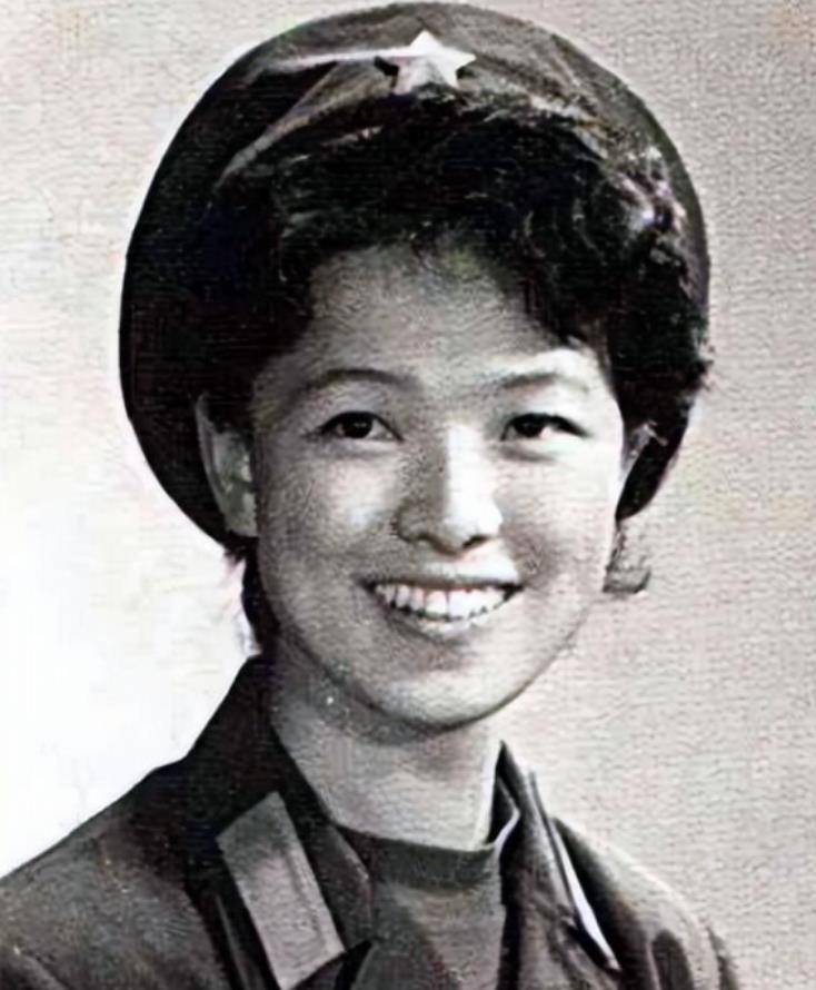 歌唱家佟铁鑫:与歌唱家前妻离婚独自抚养儿子,40岁带着儿子再婚_金曼