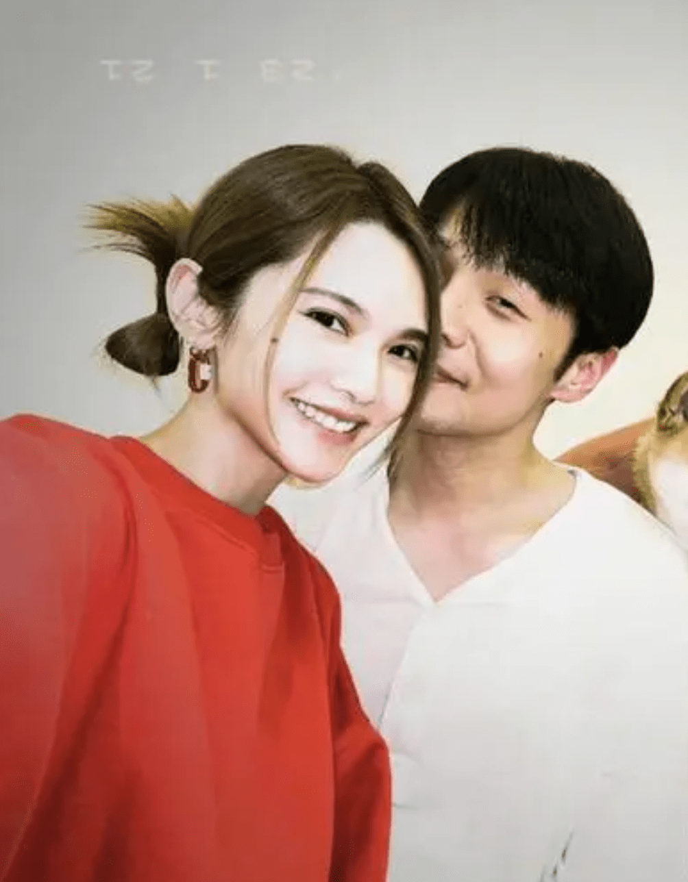 杨丞琳李荣浩最新近况曝光,高铁站台一个举动,暴露真实夫妻现状_网友