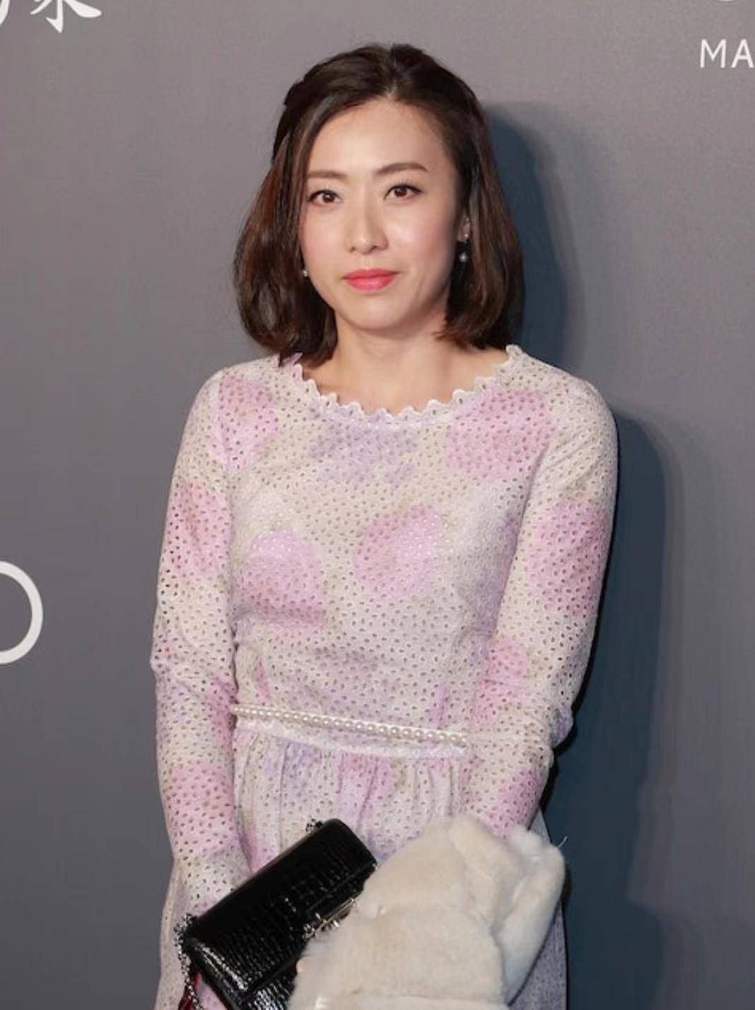甘碧容盛国泰43岁性格变好大变身医美成瘾疑点多_甘比_gabby_坎比