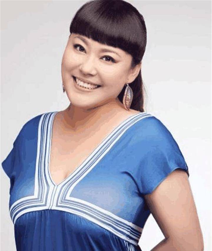 他们分手了患截瘫的养子,这在当时引起了很大的轰动,把李晶晶推到了