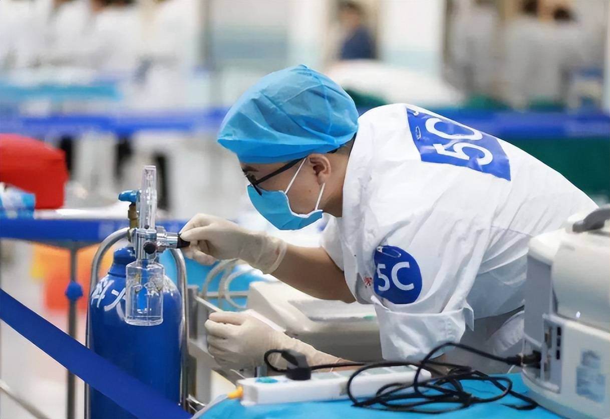 现在医学生培养更注重学位和证书,不仅要求毕业证,学位证,规培结业证