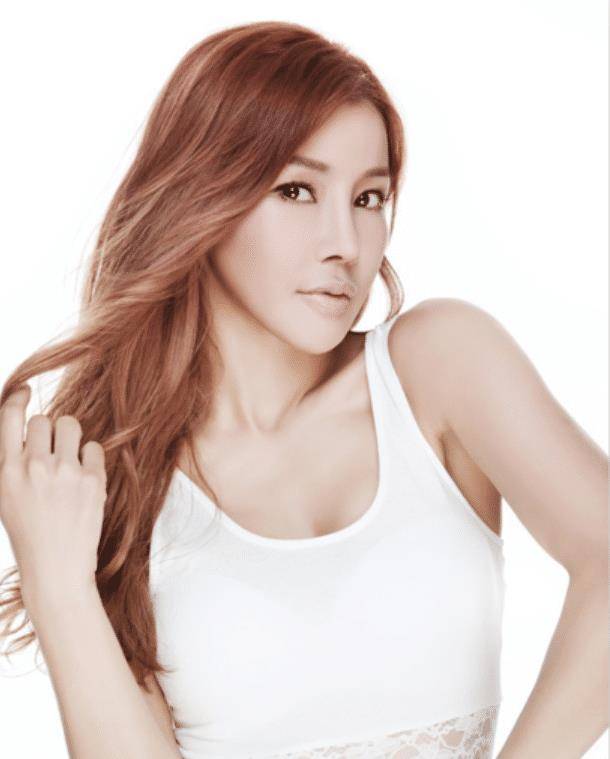 曾拒绝王思聪2亿签约,今恋爱终转正_米娜_重金_年龄