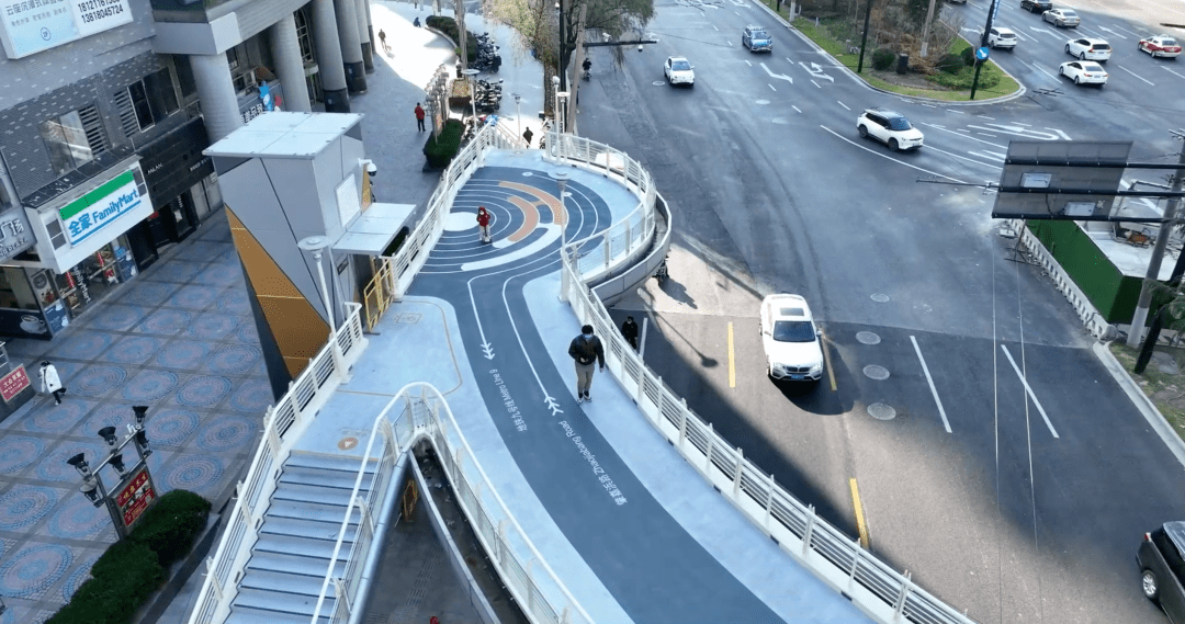 黄浦最有"创意"的人行天桥桥面,来啦!_徐家汇路_设计_市民