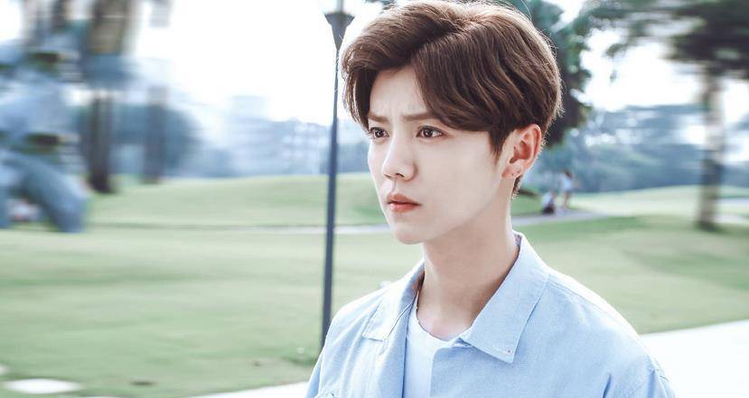 出身军区大院,在家总被嫌弃,鹿晗成为流量,纯属是个意外_父母_母亲