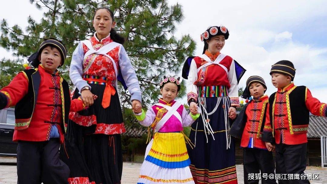 在猎鹰谷当一天纳西族的"涵若涵蜜"_东巴_丽江_童子军