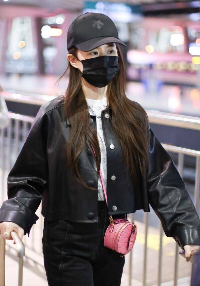 神仙姐姐刘亦菲,身着黑色皮衣帅气时尚_上海_可以在_评论