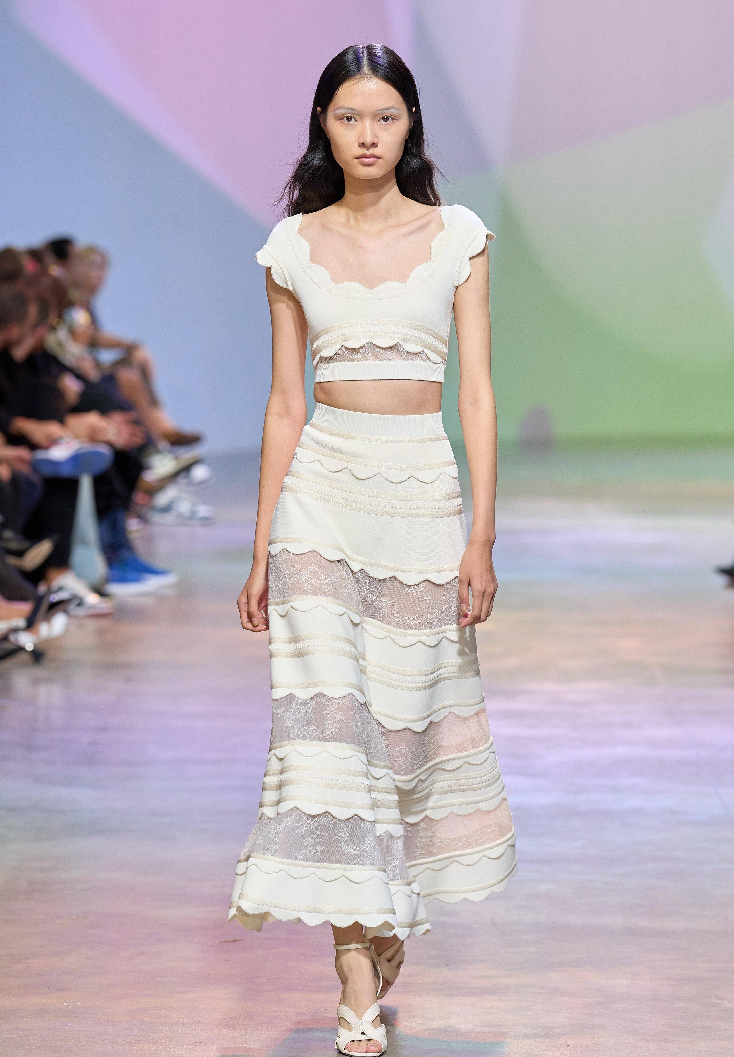 elie saab刺绣的薄纱蕾丝裙,处处都散发着白色栀子花的香气_系列_夏日